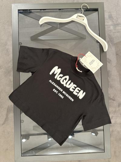 McQueen Siyah Baskılı Crop Tshirt