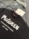 McQueen Siyah Baskılı Crop Tshirt