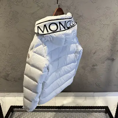 Moncler Beyaz Şişme Mont