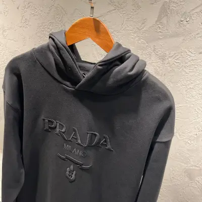 Prada Siyah Nakış Detaylı Hoodie