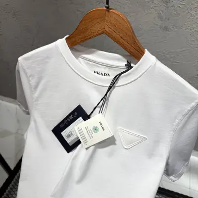 Prada Üçgen Logo Beyaz Tshirt