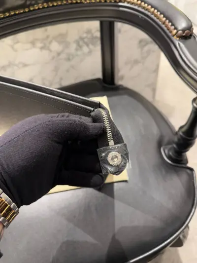 Louis Vuitton Siyah Logo Detaylı Clutch