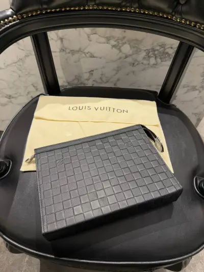 Louis Vuitton Baklava Desenli Siyah Clutch