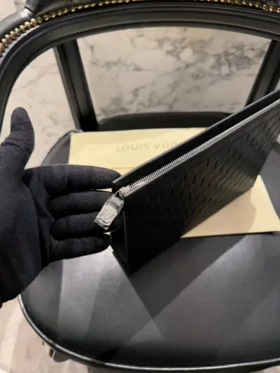 Louis Vuitton Baklava Desenli Siyah Clutch