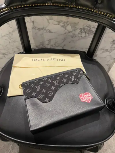 Louis Vuitton Desenli Siyah Clutch