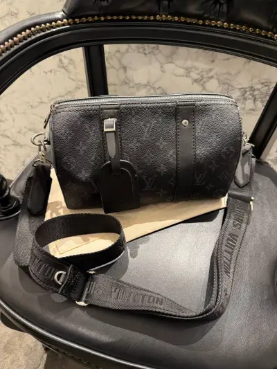 Louis Vuitton Siyah Çanta